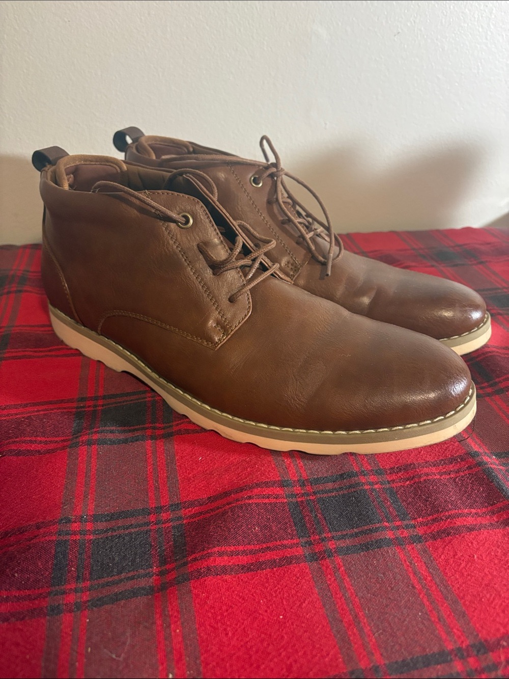 Men's Brown Leather Chukka Boots with Lightweight Sole